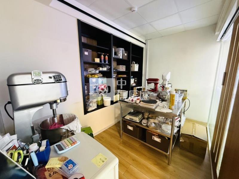 近成大林森路大面寬金店住房屋室內格局與周邊環境