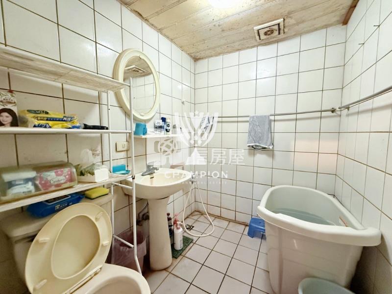 【冠軍】大慶一樓門口方便停車房屋室內格局與周邊環境