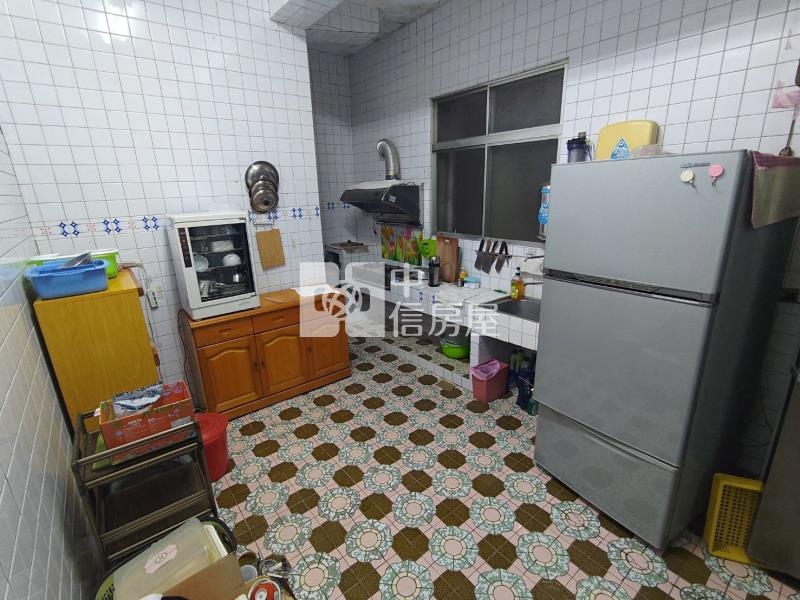 近逢甲商圈懷舊大面寬透天房屋室內格局與周邊環境