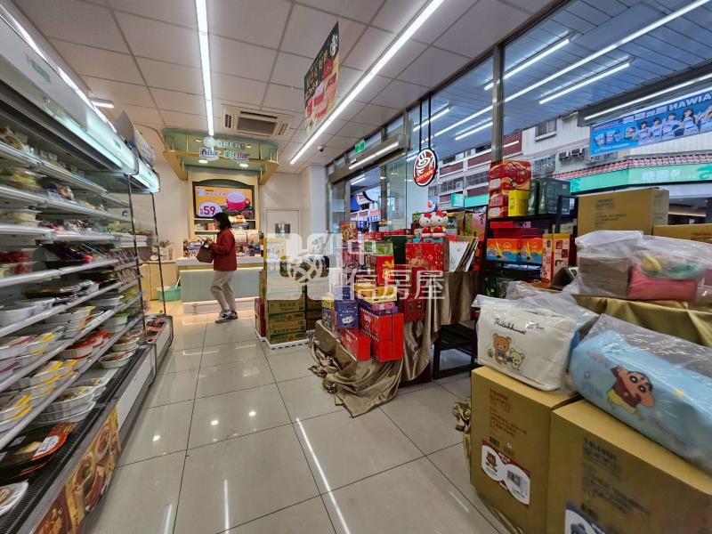 純一樓大面寬穩定知名承租方金店房屋室內格局與周邊環境