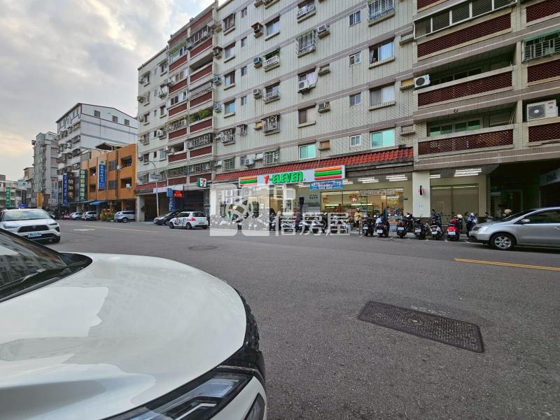 純一樓大面寬穩定知名承租方金店房屋室內格局與周邊環境