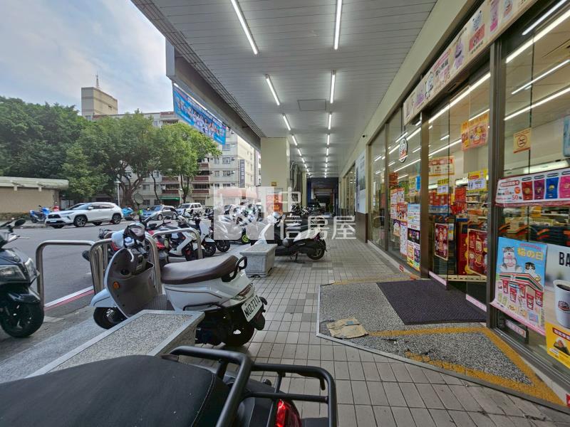 純一樓大面寬穩定知名承租方金店房屋室內格局與周邊環境