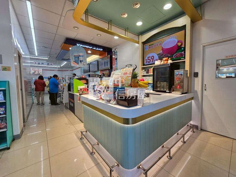 大面寬超商連鎖金店面房屋室內格局與周邊環境