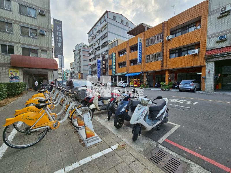 大面寬超商連鎖金店面房屋室內格局與周邊環境