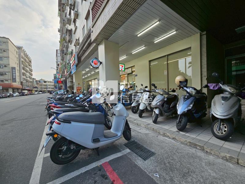 大面寬超商連鎖金店面房屋室內格局與周邊環境