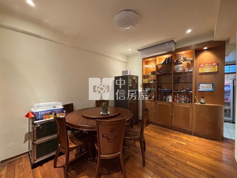 百年大鎮雙拼收租美別墅+3車位房屋室內格局與周邊環境