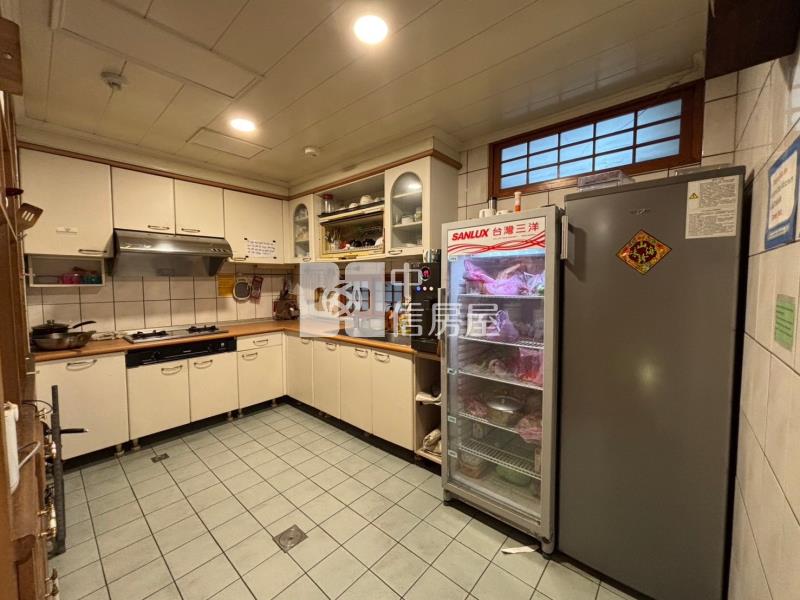 百年大鎮雙拼收租美別墅+3車位房屋室內格局與周邊環境