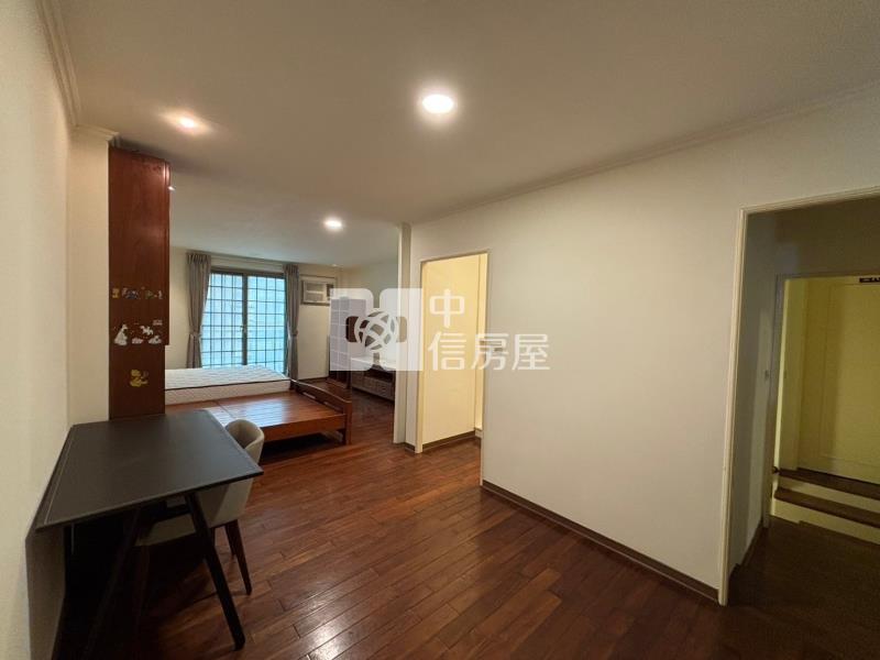 百年大鎮雙拼收租美別墅+3車位房屋室內格局與周邊環境