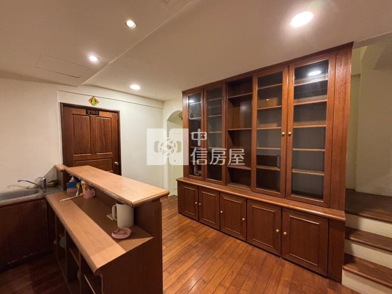 百年大鎮雙拼收租美別墅+3車位房屋室內格局與周邊環境