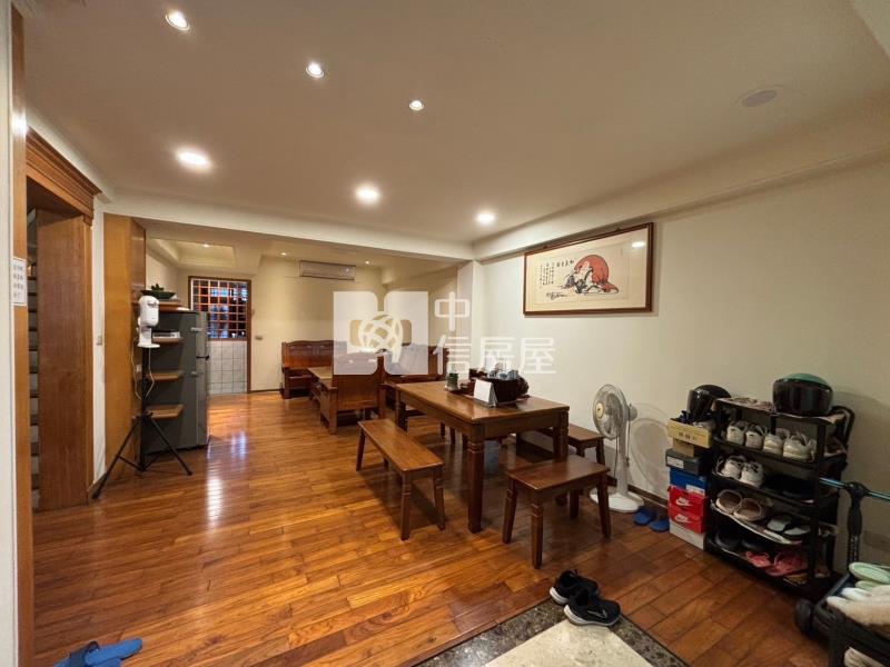 百年大鎮雙拼收租美別墅+3車位房屋室內格局與周邊環境