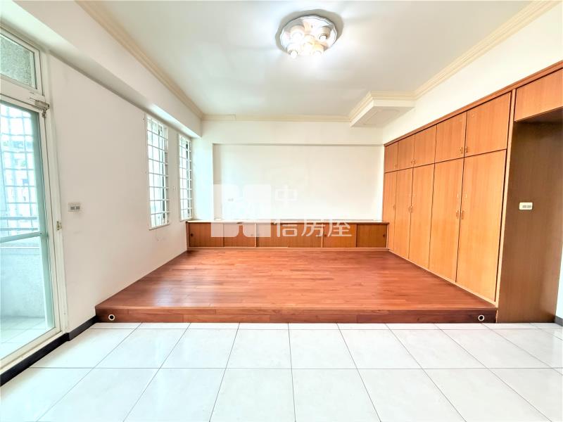 十期東山高中臨路大地坪雙車別墅房屋室內格局與周邊環境