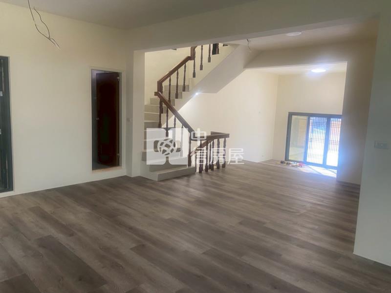 苗栗獨棟整新三車別墅房屋室內格局與周邊環境