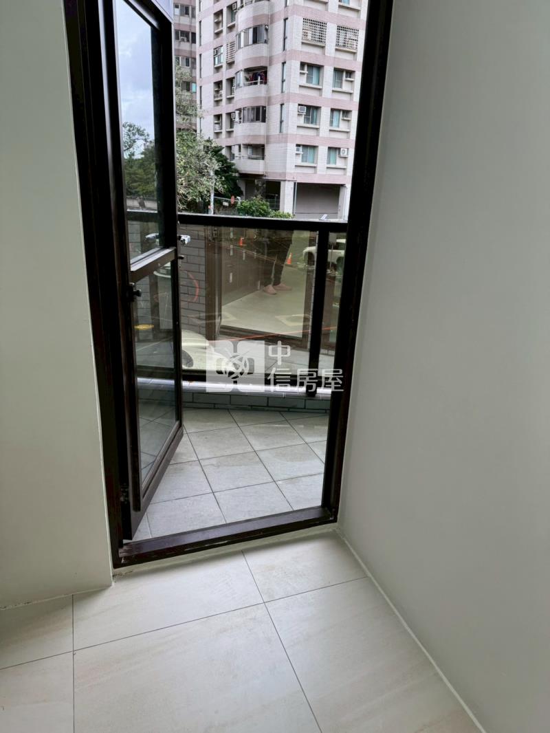 近體育園區大地坪出租透天房屋室內格局與周邊環境