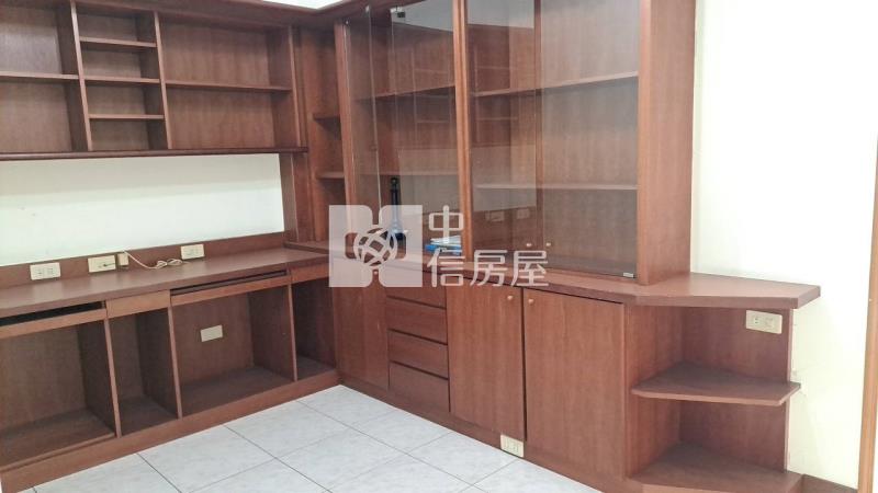 (專)近五甲家樂福優質平車店面房屋室內格局與周邊環境