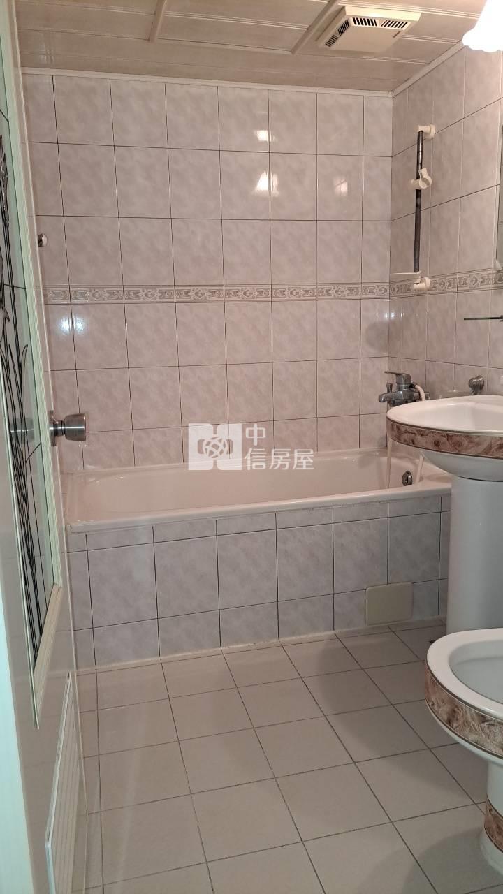 (專)近五甲家樂福優質平車店面房屋室內格局與周邊環境