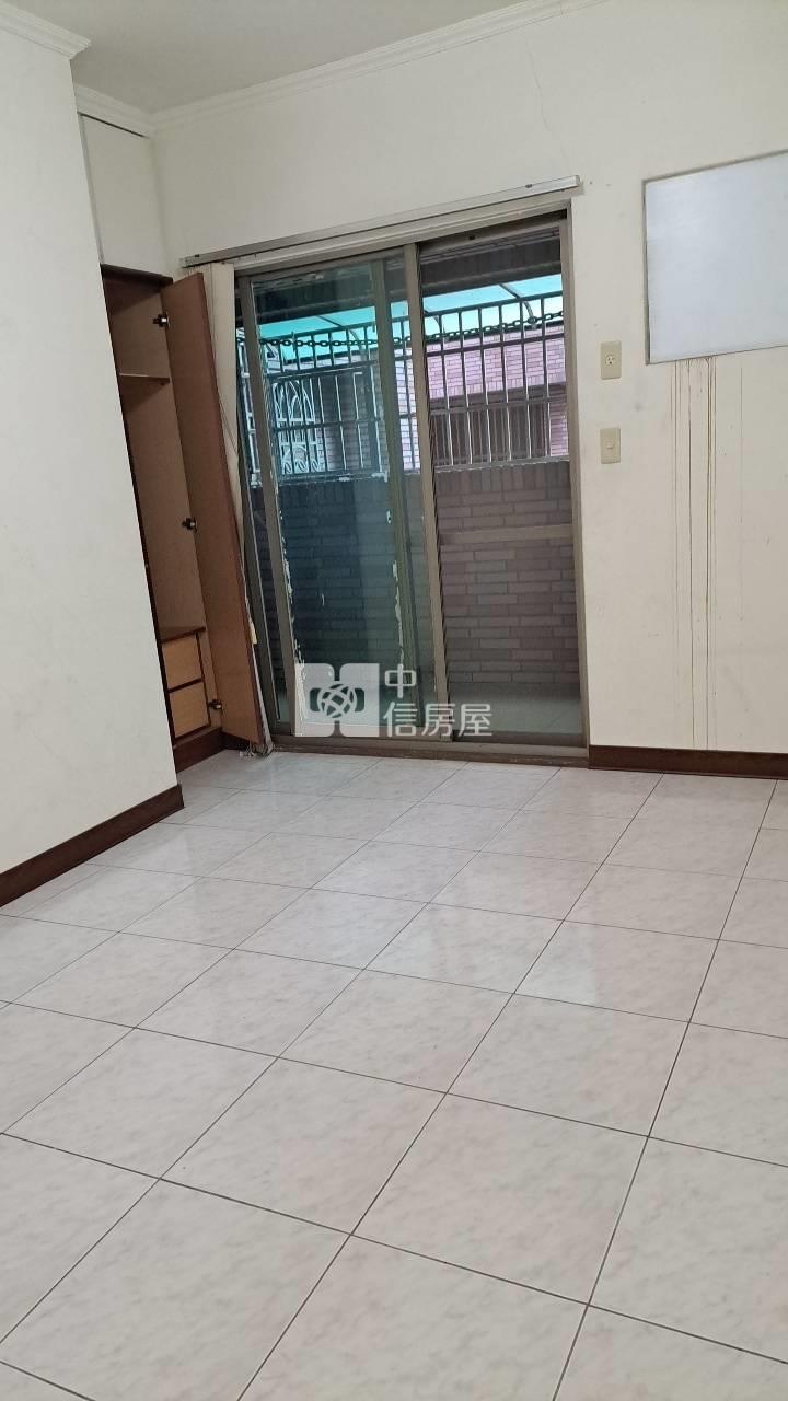 (專)近五甲家樂福優質平車店面房屋室內格局與周邊環境