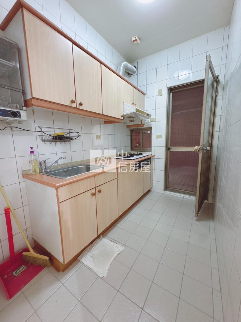 凱撒社區電梯三房車｜近交流道房屋室內格局與周邊環境