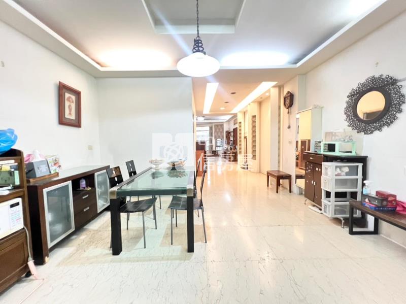 黃金地段人潮金店面房屋室內格局與周邊環境