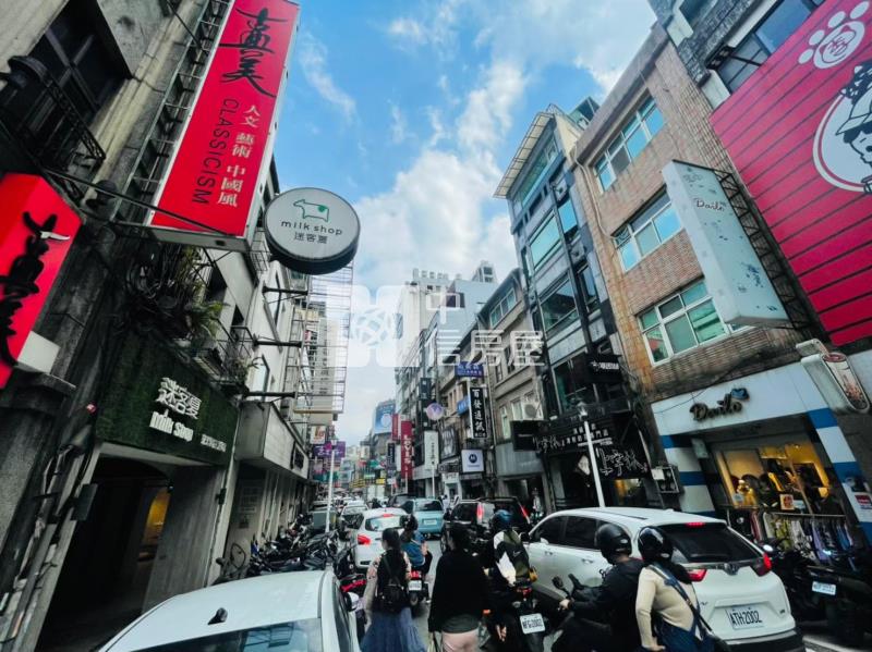 黃金地段人潮金店面房屋室內格局與周邊環境