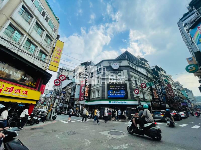 黃金地段人潮金店面房屋室內格局與周邊環境