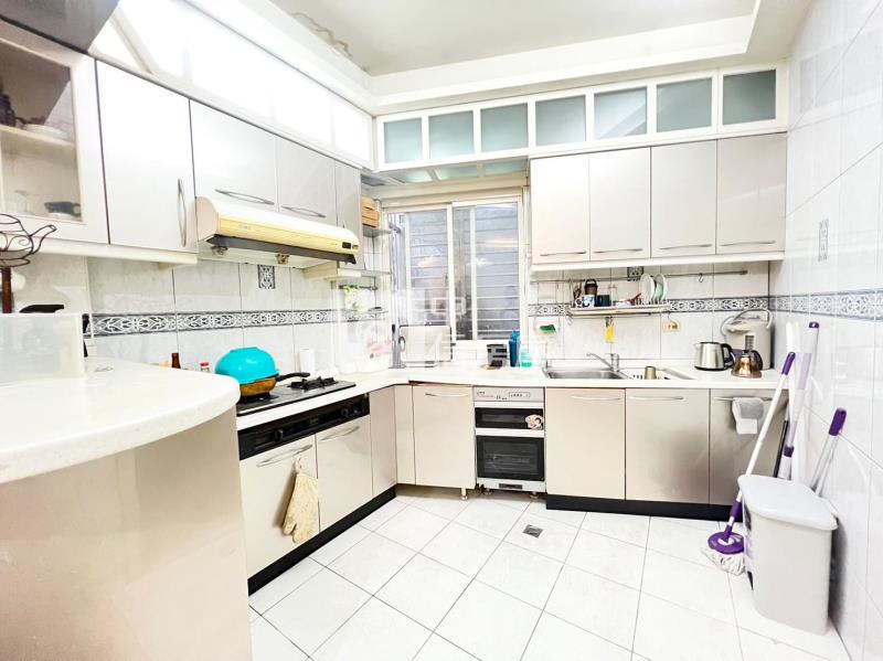 黃金地段人潮金店面房屋室內格局與周邊環境