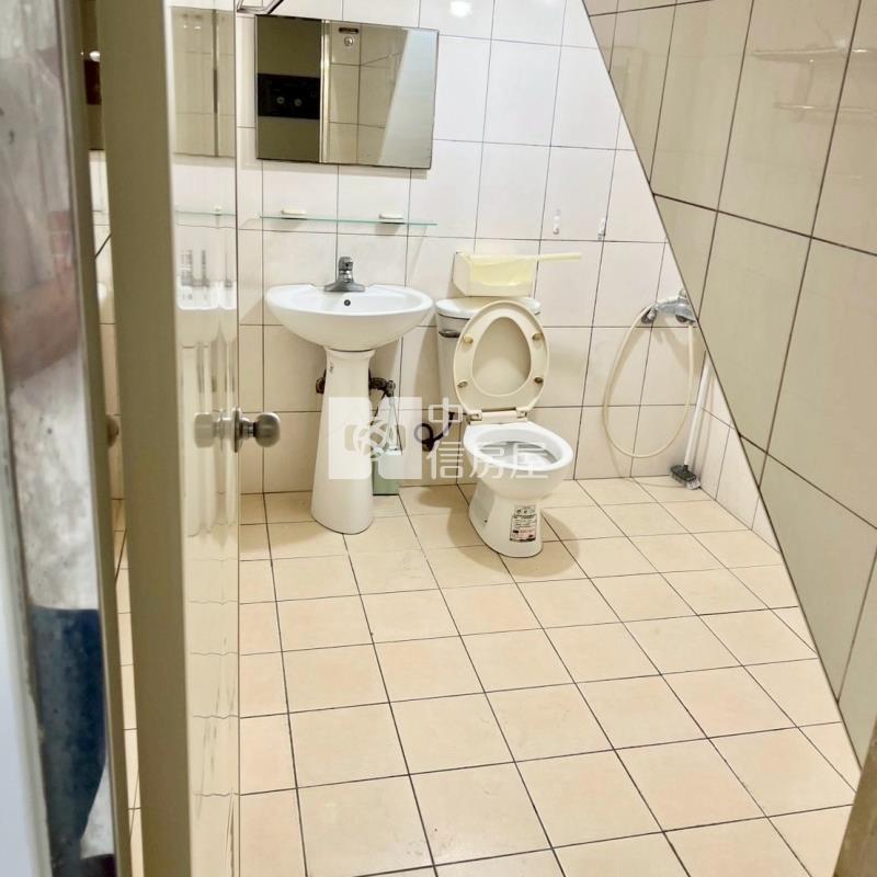 斗六雲科大金店面+6套房房屋室內格局與周邊環境