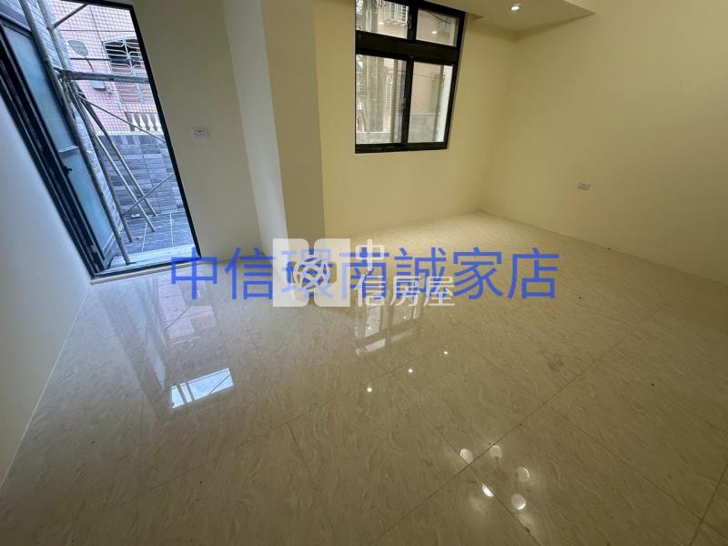 近龍岡萬坪公園整新透天房屋室內格局與周邊環境