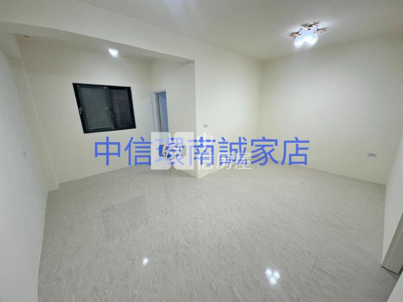 近龍岡萬坪公園整新透天房屋室內格局與周邊環境