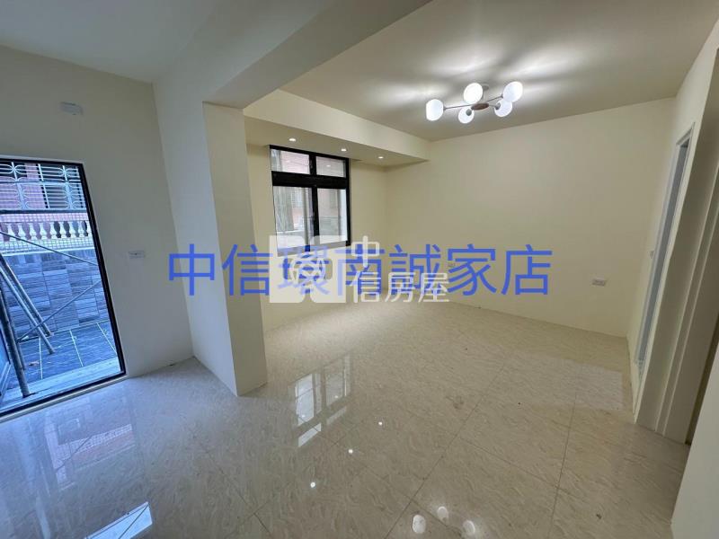 近龍岡萬坪公園整新透天房屋室內格局與周邊環境