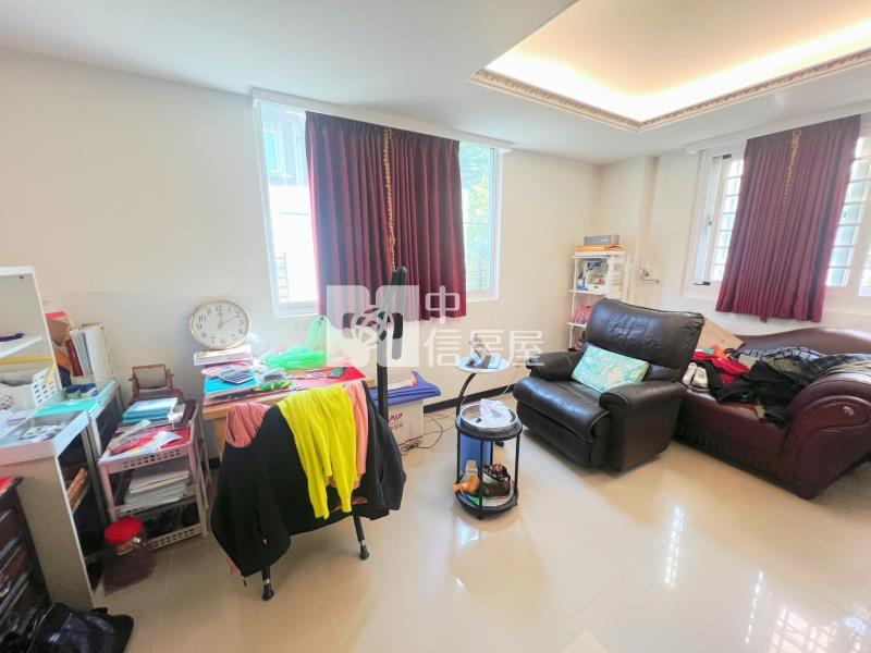 新天鵝堡稀有電梯別墅房屋室內格局與周邊環境