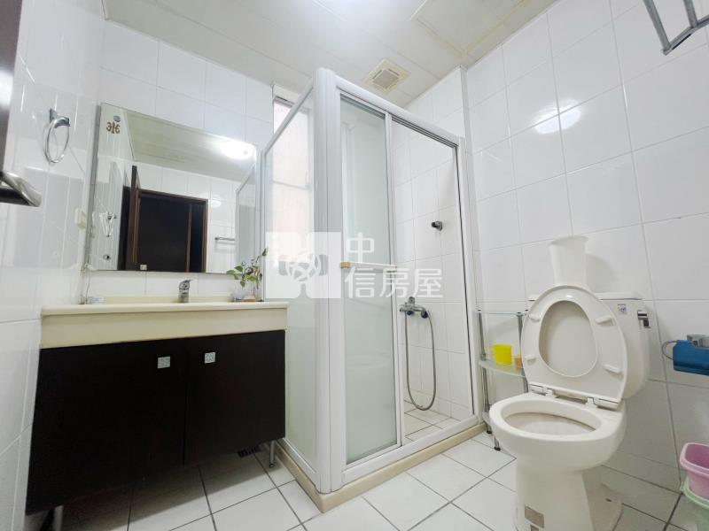 新天鵝堡稀有電梯別墅房屋室內格局與周邊環境