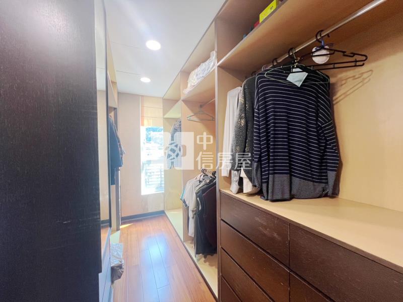 新天鵝堡稀有電梯別墅房屋室內格局與周邊環境