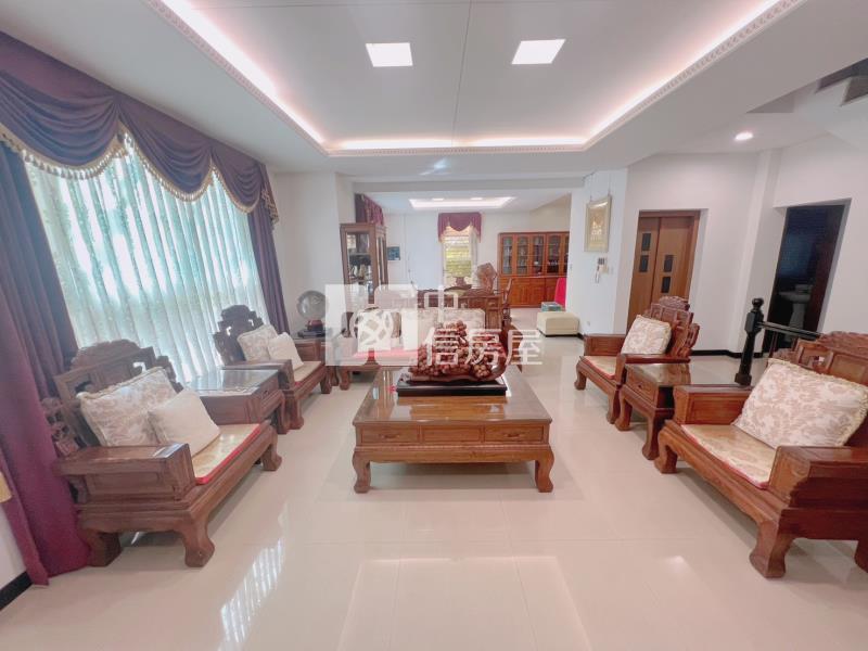 新天鵝堡稀有電梯別墅