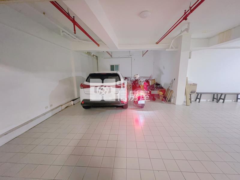 新天鵝堡稀有電梯別墅房屋室內格局與周邊環境