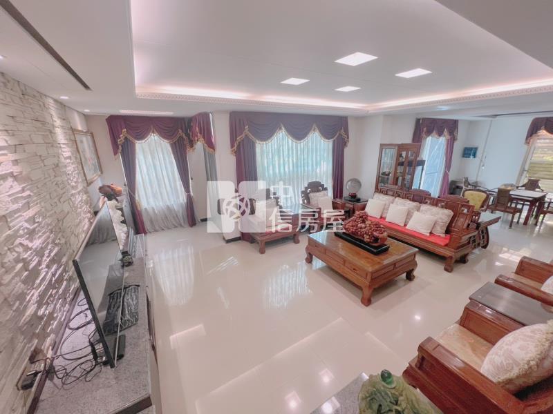 新天鵝堡稀有電梯別墅房屋室內格局與周邊環境