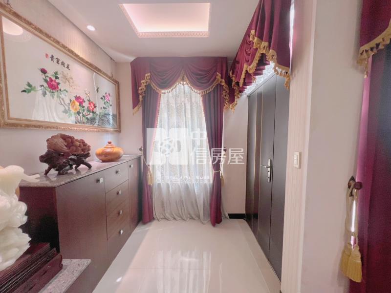 新天鵝堡稀有電梯別墅房屋室內格局與周邊環境