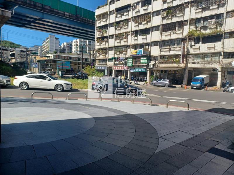 夢悅城三角窗店面房屋室內格局與周邊環境