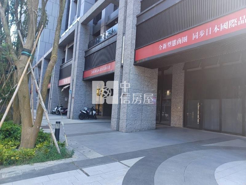 夢悅城三角窗店面