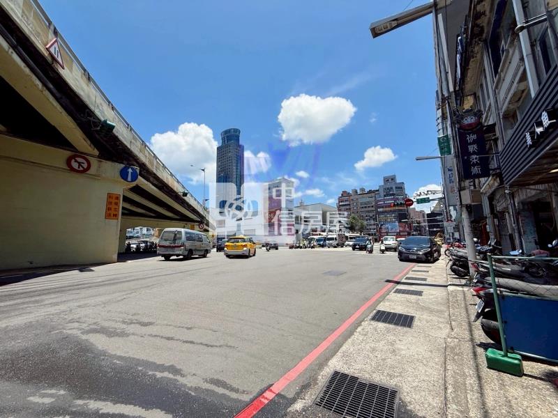 市區近港邊商業珍寶房屋室內格局與周邊環境