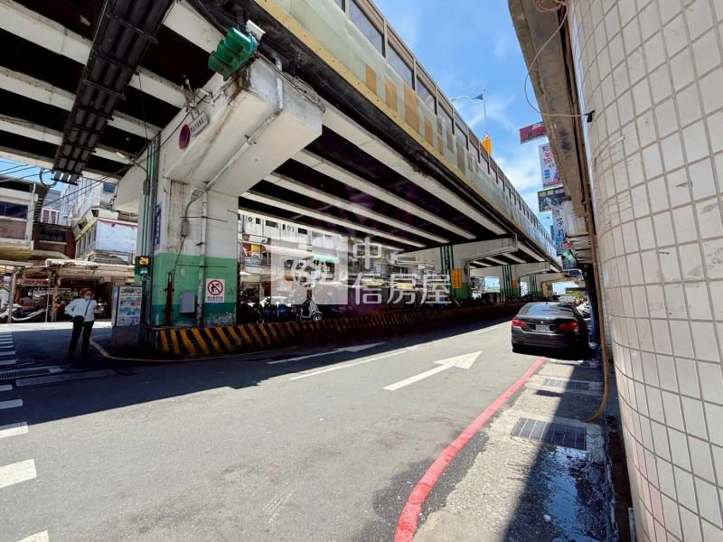 市區近港邊商業珍寶房屋室內格局與周邊環境