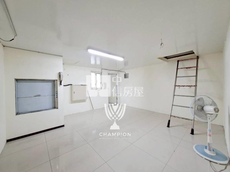 【冠軍】培德臨路透天住家店面房屋室內格局與周邊環境