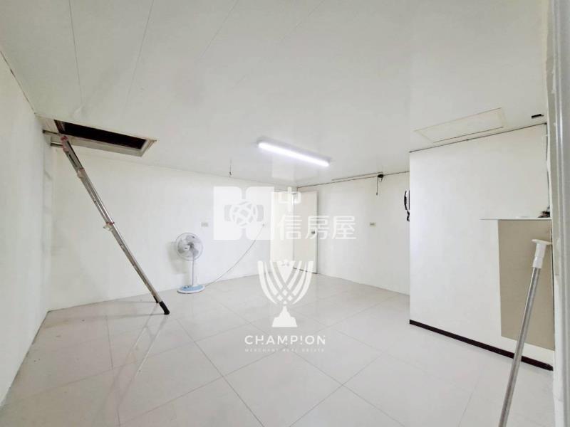 【冠軍】培德臨路透天住家店面房屋室內格局與周邊環境