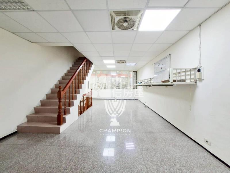 【冠軍】培德臨路透天住家店面房屋室內格局與周邊環境