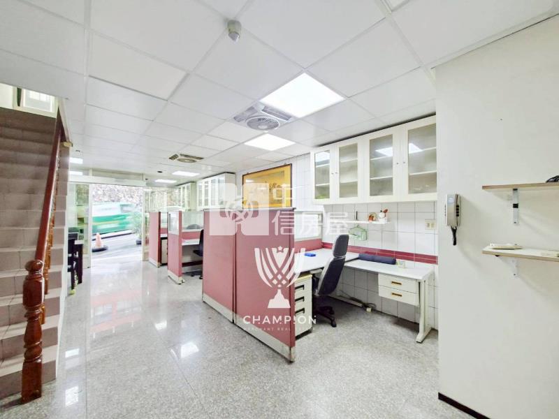 【冠軍】培德臨路透天住家店面房屋室內格局與周邊環境