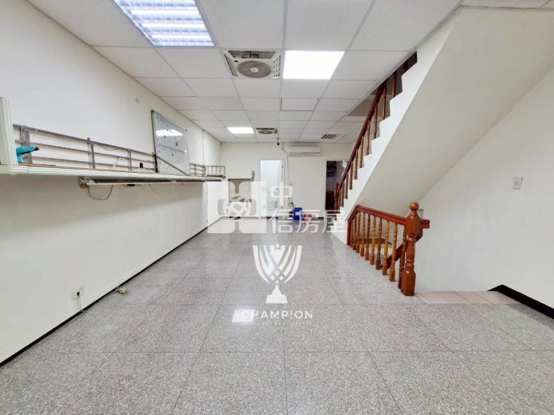 【冠軍】培德臨路透天住家店面房屋室內格局與周邊環境