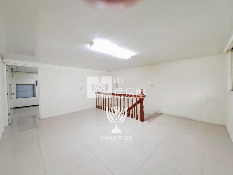 【冠軍】培德臨路透天住家店面房屋室內格局與周邊環境