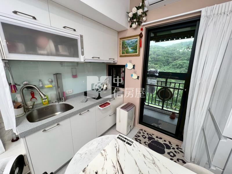 臻璽絕美裝潢電梯2房房屋室內格局與周邊環境