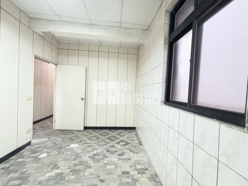 低總價復興路馬路邊學校旁4房