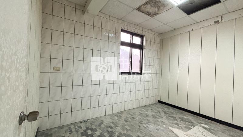 低總價復興路馬路邊學校旁4房房屋室內格局與周邊環境