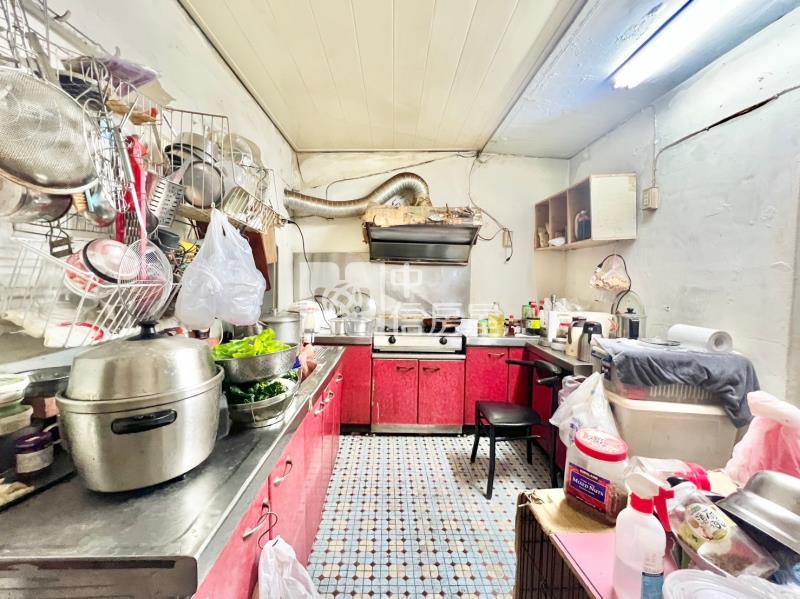 學區旁臨路透天房屋室內格局與周邊環境